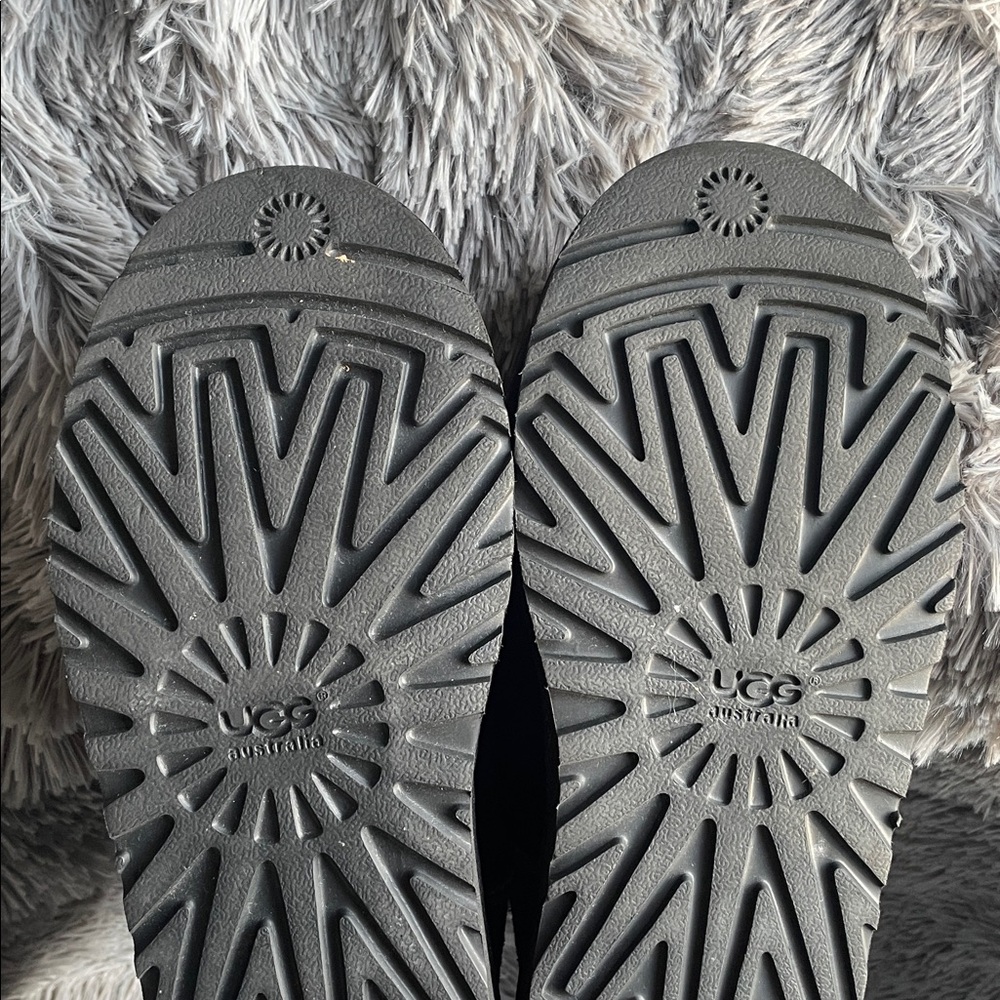 UGG Bailey Button II - Picture 12 of 16